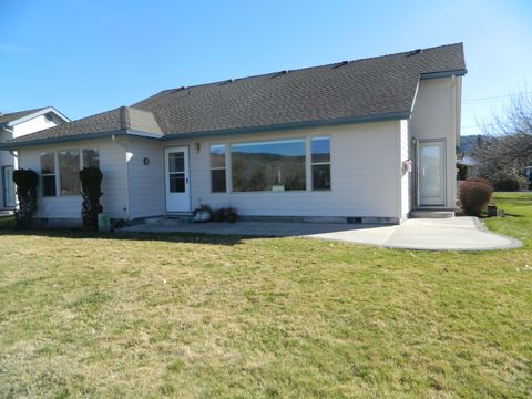 Tiny photo for 1017 Bismark Street, Klamath Falls, OR 97601 (MLS # 220217252)