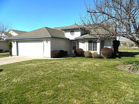 Tiny photo for 1017 Bismark Street, Klamath Falls, OR 97601 (MLS # 220217252)