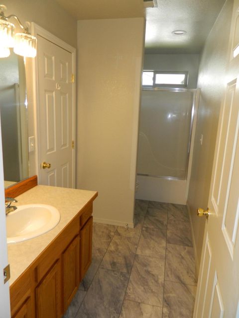 Tiny photo for 1017 Bismark Street, Klamath Falls, OR 97601 (MLS # 220217252)