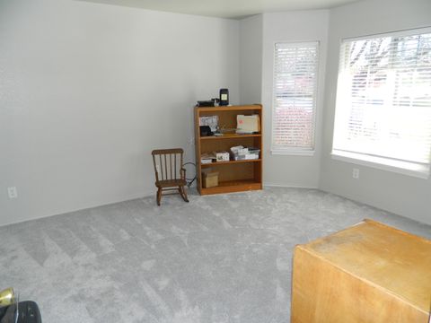 Tiny photo for 1017 Bismark Street, Klamath Falls, OR 97601 (MLS # 220217252)