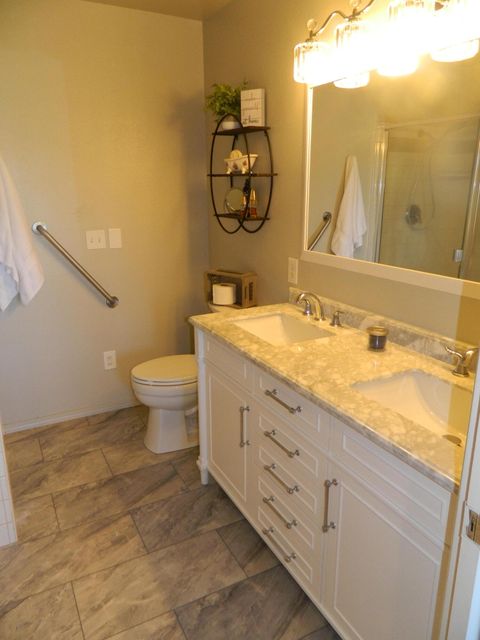 Tiny photo for 1017 Bismark Street, Klamath Falls, OR 97601 (MLS # 220217252)