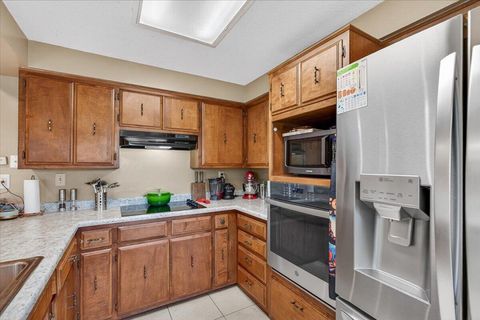 Tiny photo for 2573 Eaton Drive, Medford, OR 97504 (MLS # 220220166)