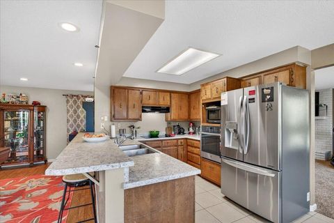Tiny photo for 2573 Eaton Drive, Medford, OR 97504 (MLS # 220220166)