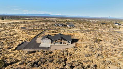 Photo of 16384 SW Grandview Road, Powell Butte, OR 97753 (MLS # 220211100)
