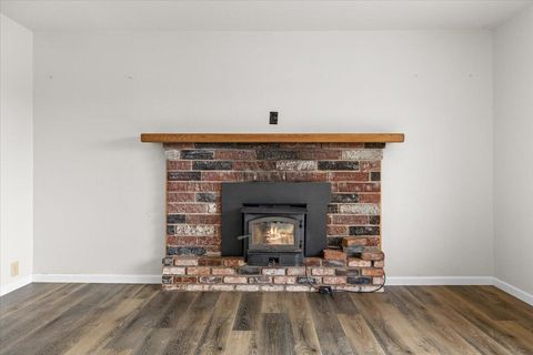 Tiny photo for 872 Scott Drive, Grants Pass, OR 97527 (MLS # 220215213)