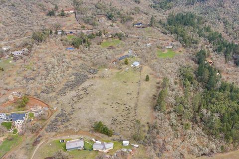 Tiny photo for 872 Scott Drive, Grants Pass, OR 97527 (MLS # 220215213)