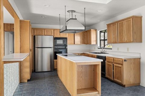 Tiny photo for 872 Scott Drive, Grants Pass, OR 97527 (MLS # 220215213)