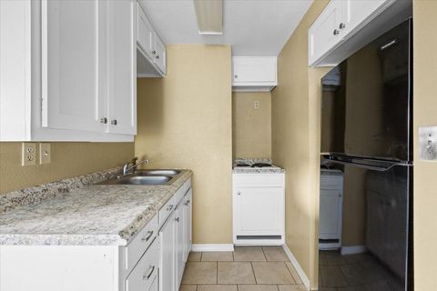 Tiny photo for 872 Scott Drive, Grants Pass, OR 97527 (MLS # 220215213)