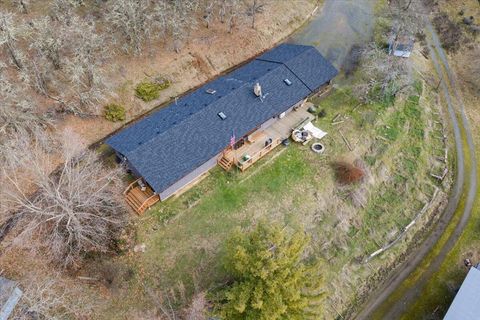 Tiny photo for 872 Scott Drive, Grants Pass, OR 97527 (MLS # 220215213)