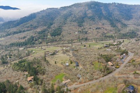 Tiny photo for 872 Scott Drive, Grants Pass, OR 97527 (MLS # 220215213)