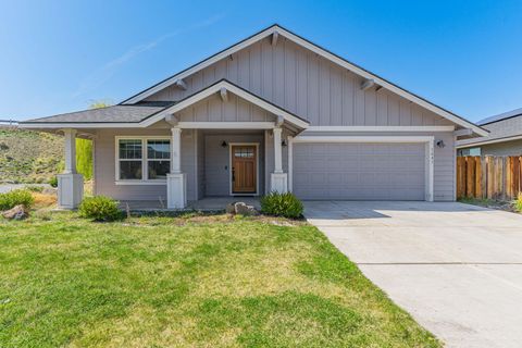 1641 NE 3rd Court Redmond OR 97756