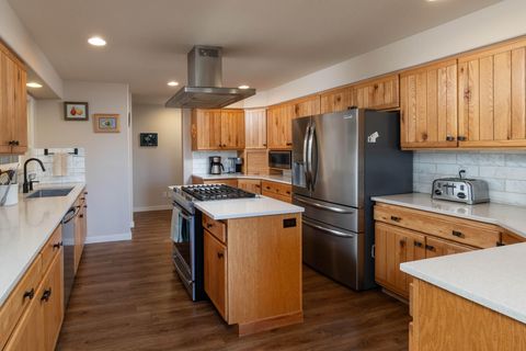Tiny photo for 19610 Poplar Street, Bend, OR 97702 (MLS # 220217608)