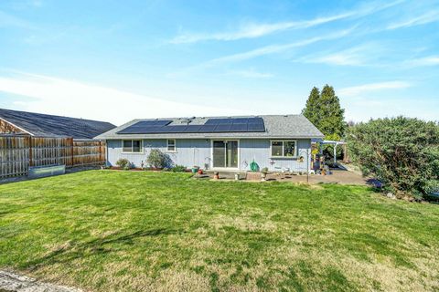 Tiny photo for 2366 Winslow Park Drive, Medford, OR 97504 (MLS # 220217680)