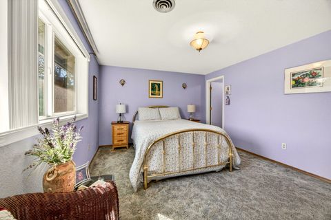 Tiny photo for 2366 Winslow Park Drive, Medford, OR 97504 (MLS # 220217680)