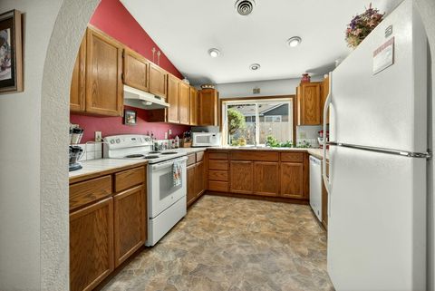 Tiny photo for 2366 Winslow Park Drive, Medford, OR 97504 (MLS # 220217680)