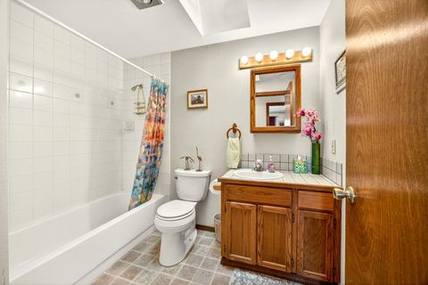 Tiny photo for 2366 Winslow Park Drive, Medford, OR 97504 (MLS # 220217680)