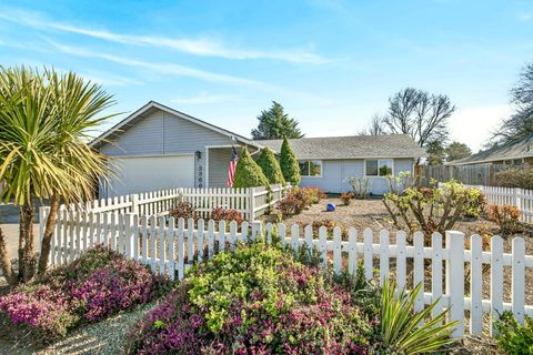 Tiny photo for 2366 Winslow Park Drive, Medford, OR 97504 (MLS # 220217680)