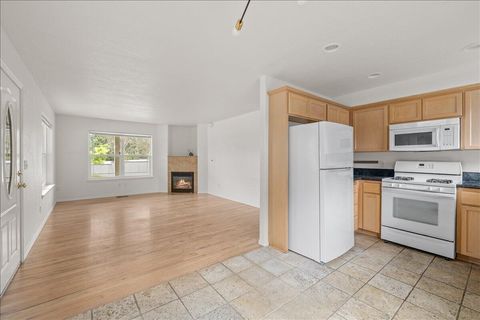 Tiny photo for 228 Talent Avenue #16, Talent, OR 97540 (MLS # 220219431)