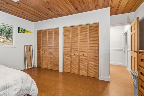 Tiny photo for 560 Woodberry Lane, Jacksonville, OR 97530 (MLS # 220212086)