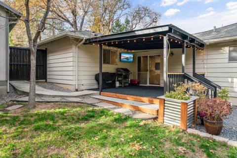 Tiny photo for 560 Woodberry Lane, Jacksonville, OR 97530 (MLS # 220212086)