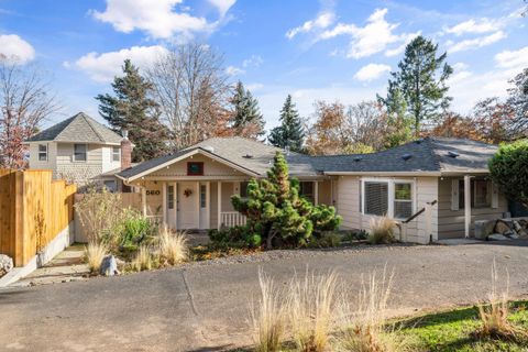 Tiny photo for 560 Woodberry Lane, Jacksonville, OR 97530 (MLS # 220212086)