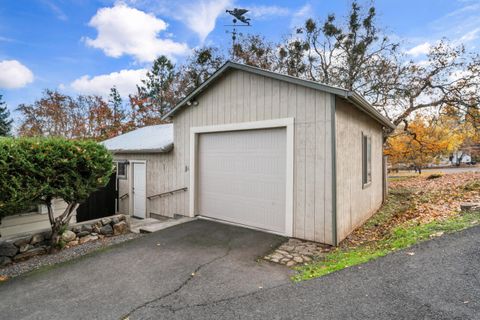 Tiny photo for 560 Woodberry Lane, Jacksonville, OR 97530 (MLS # 220212086)