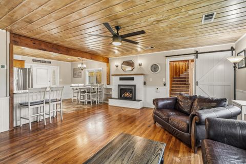 Tiny photo for 560 Woodberry Lane, Jacksonville, OR 97530 (MLS # 220212086)