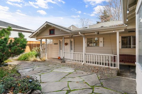 Tiny photo for 560 Woodberry Lane, Jacksonville, OR 97530 (MLS # 220212086)