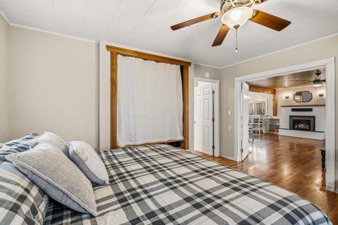 Tiny photo for 560 Woodberry Lane, Jacksonville, OR 97530 (MLS # 220212086)