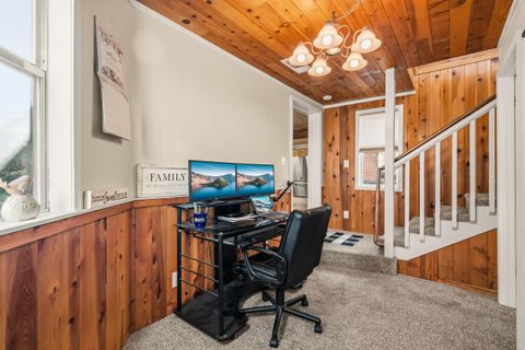 Tiny photo for 560 Woodberry Lane, Jacksonville, OR 97530 (MLS # 220212086)