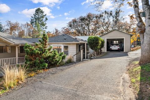 Tiny photo for 560 Woodberry Lane, Jacksonville, OR 97530 (MLS # 220212086)