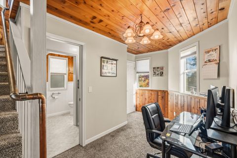 Tiny photo for 560 Woodberry Lane, Jacksonville, OR 97530 (MLS # 220212086)