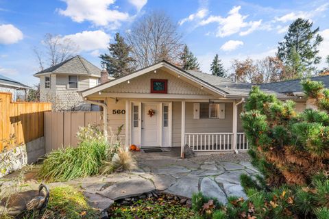 Tiny photo for 560 Woodberry Lane, Jacksonville, OR 97530 (MLS # 220212086)