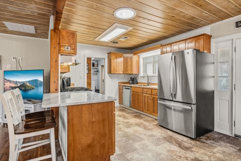 Tiny photo for 560 Woodberry Lane, Jacksonville, OR 97530 (MLS # 220212086)