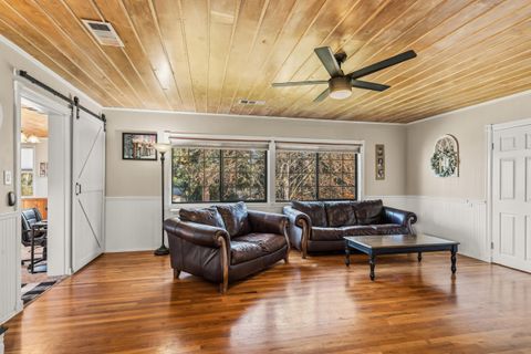 Tiny photo for 560 Woodberry Lane, Jacksonville, OR 97530 (MLS # 220212086)