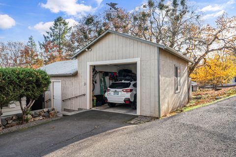 Tiny photo for 560 Woodberry Lane, Jacksonville, OR 97530 (MLS # 220212086)