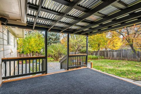 Tiny photo for 560 Woodberry Lane, Jacksonville, OR 97530 (MLS # 220212086)