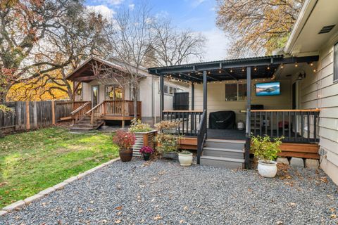 Tiny photo for 560 Woodberry Lane, Jacksonville, OR 97530 (MLS # 220212086)