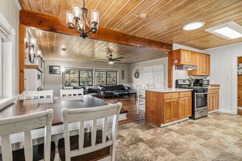 Tiny photo for 560 Woodberry Lane, Jacksonville, OR 97530 (MLS # 220212086)