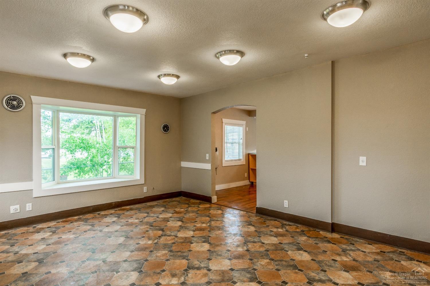 Townsite Of Laidlaw - Commercial Sale