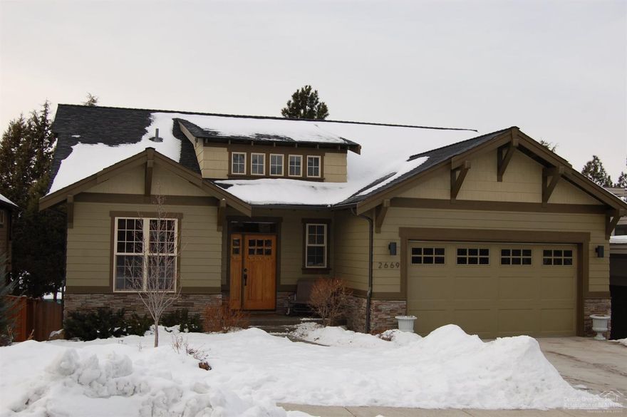 Excellent quality home built by Dave Hasenoehrl. This has been a second home and shows like new! Main level great room with master bed room & den. Beautiful wood & tile flooring. Open kitchen with stainless steel appliances & slab granite counters. Two bedrooms downstairs divided by a rec room that opens out to the fenced back yard. Dual furnace & AC controls. Well appointed wood built-ins, crown moldings and a view of the Cascades! See it to appreciate it