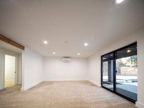 Tiny photo for 15638 Sherrie Way, La Pine, OR 97739 (MLS # 220213612)