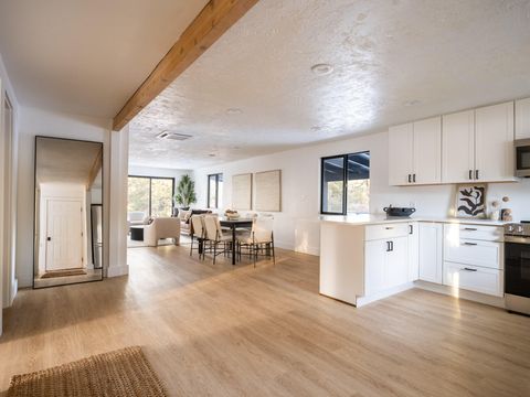 Tiny photo for 15638 Sherrie Way, La Pine, OR 97739 (MLS # 220213612)