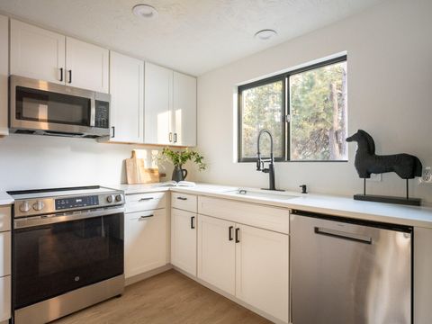 Tiny photo for 15638 Sherrie Way, La Pine, OR 97739 (MLS # 220213612)