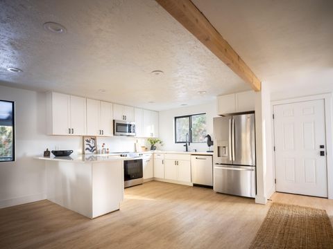 Tiny photo for 15638 Sherrie Way, La Pine, OR 97739 (MLS # 220213612)