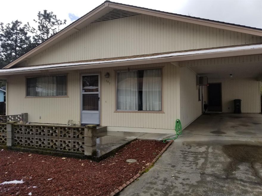 55+ Community with CC&Rs and HOA fees of $102/month includes water,sewer,use of clubhouse,pool,use of common areas also RV parking areas. Home has open floor plan with 2 large bedrooms. Indoor laundry room , Pantry , Extra storage room / pantry. Home has been well kept needing only minor updates. Very secure safe community.