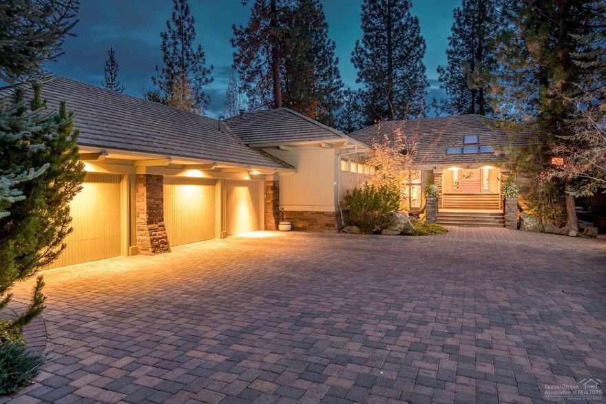 Casually elegant mountain style home showcases Golf Course & Lake views. Grand great-room w/ massive stone fireplace, beamed ceilings & expansive windows open to the beauty of the changing seasons. Main-level master is a private haven w/peaceful covered deck.Chef's kitchen w/ solid slab granite counters,wine ref, walk-in pantry, brkfst bar & dining overlooking serene pond & waterfall.3 guest bedrooms w/en-suite baths,family & exercise rooms,perfect for visitors to enjoy the spectacular setting you call home