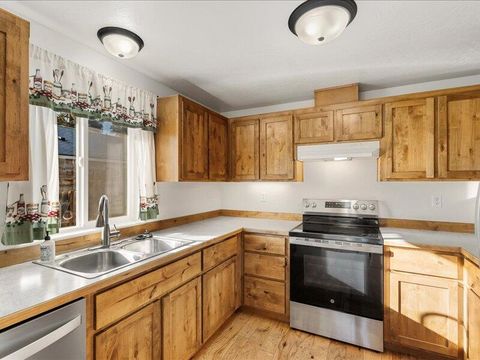 Tiny photo for 52459 Medill Court, La Pine, OR 97739 (MLS # 220213886)