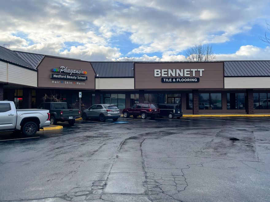 Retail space available at Poplar Square in close proximity to the North Medford interchange and Hwy 62. This is a high traffic center with quality tenants that include Best Buy, Ross, Aaron's, Sola Salons, and others. The subject space was most recently utilized as a beauty school. Note the space can be combined with neighboring vacancies for up to 20,095SF. Owner will consider tenant improvements and/or allowances subject to negotiation and tenant qualifications.