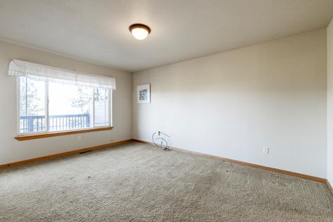 Tiny photo for 5015 Falcon Drive, Klamath Falls, OR 97601 (MLS # 220215105)
